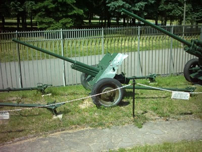 Model 1942 anti-tank gun. Photo by Radomil